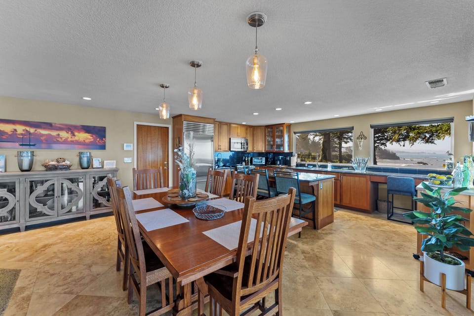 Dining & Kitchen