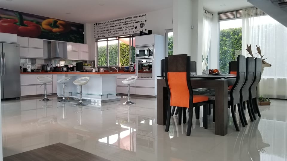 Kitchen & Dinning Area