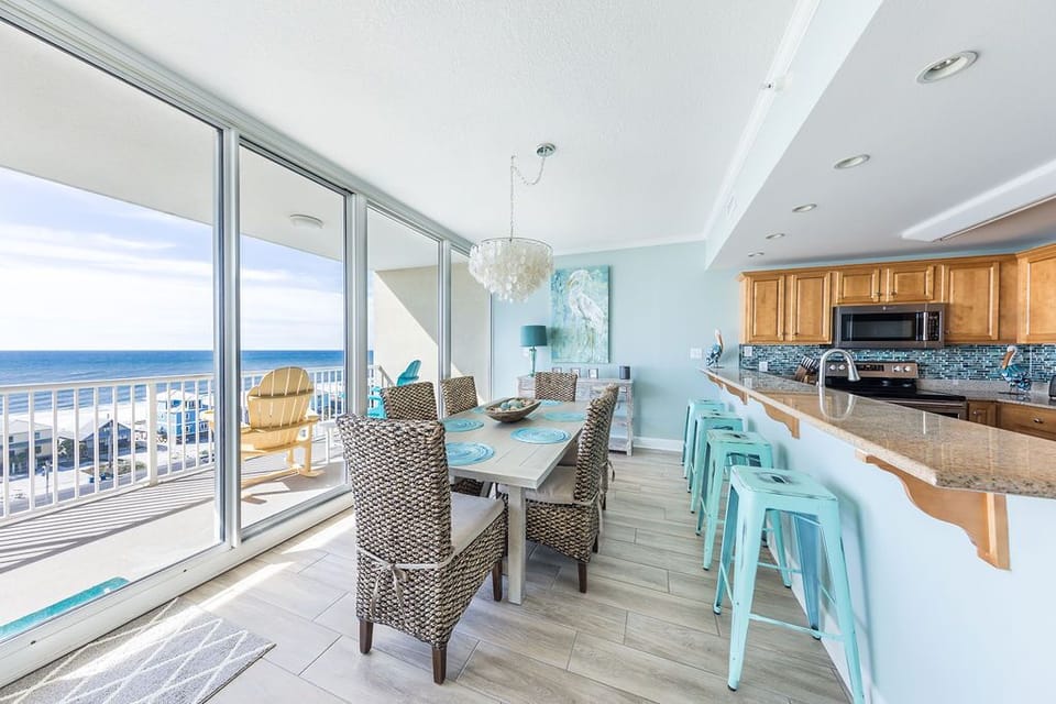 Large dining area with plenty of seating
