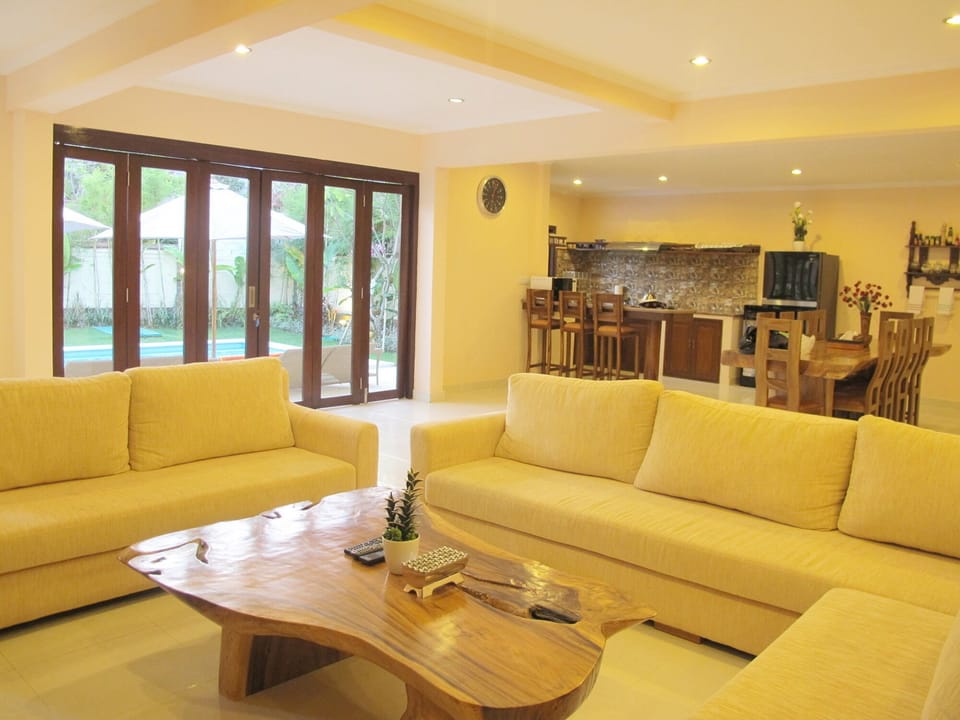 Aisha,10 Bedroom Villa, Central Seminyak