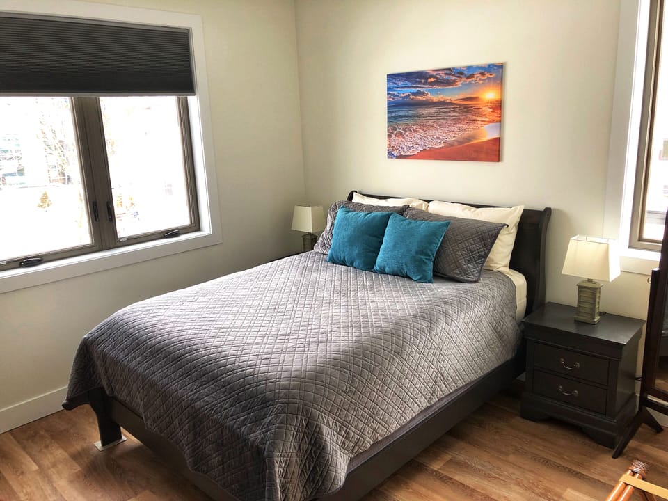 Very comfortable Sealy Queen Size Bed. Alarm clock. Full length mirror. 