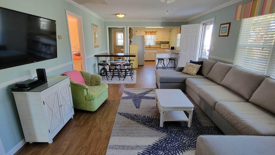 Living Room continued...
