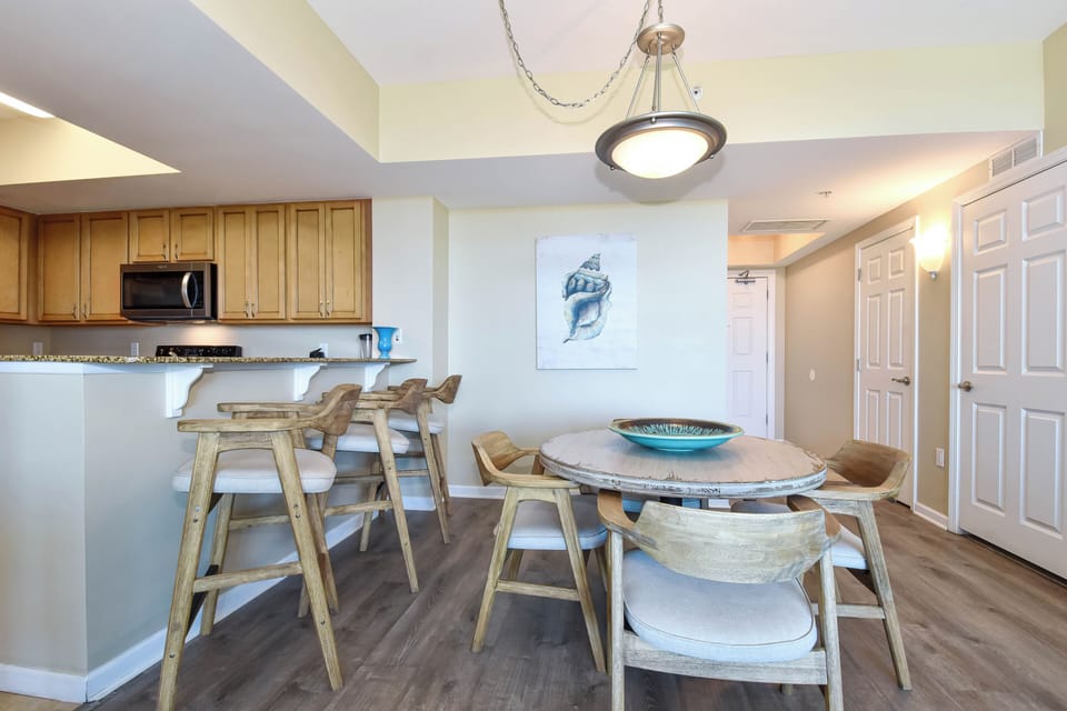 The Palms of Destin 2816 - Dining and Breakfast Bar Area