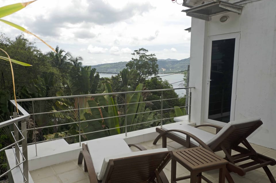 The 4 bedrom White Villa Patong