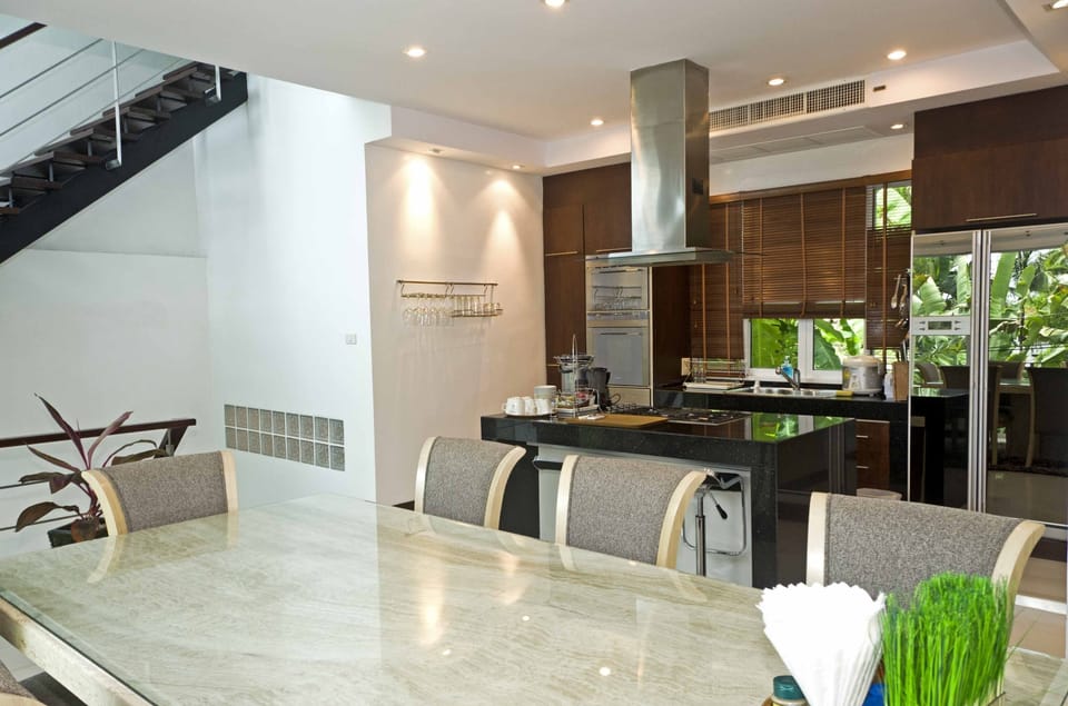 The 4 bedrom White Villa Patong