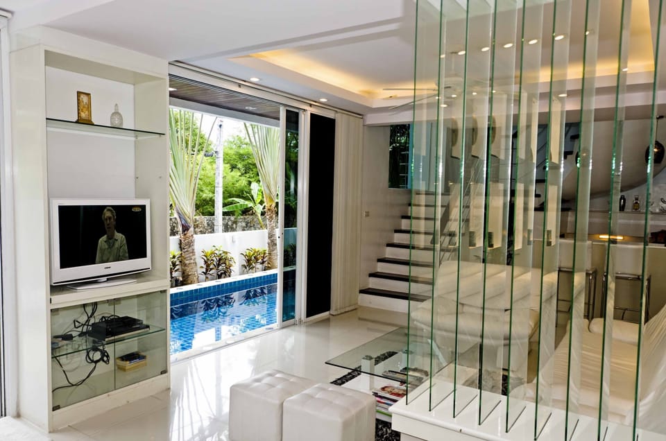 The 4 bedrom White Villa Patong