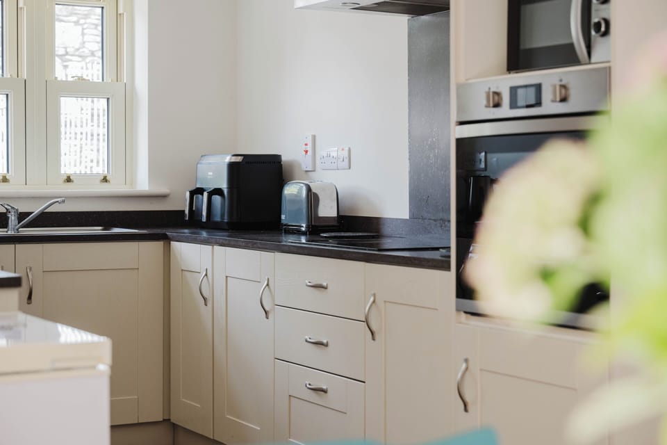 Fully equipped spacious kitchen
