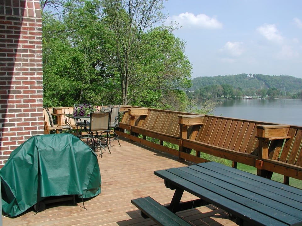 Deck with view of the river.