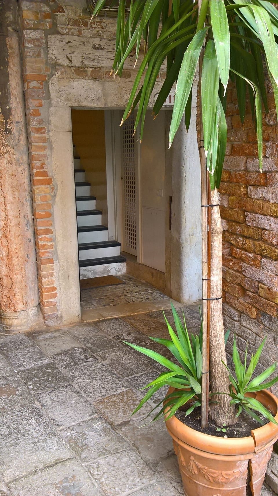 entrance - independant door