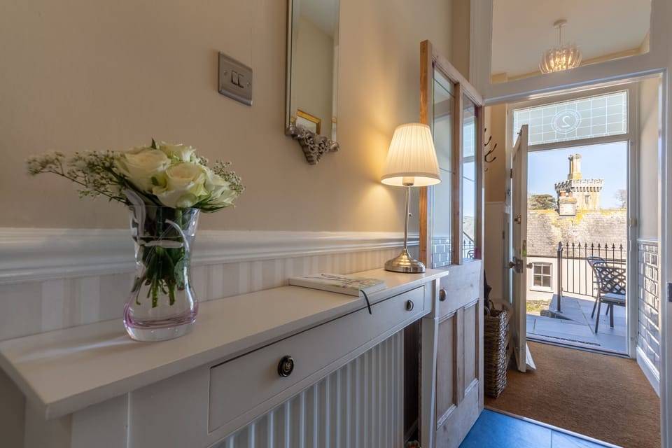 Ground floor: Entrance hallway into Place View