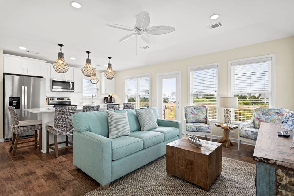 L32: Cloudless Day | Top Level Living Area
