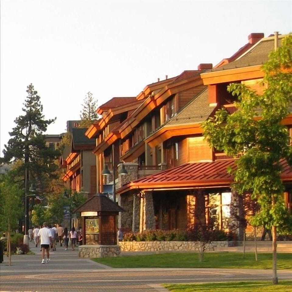 Front view of Marriott Grand Residence.
