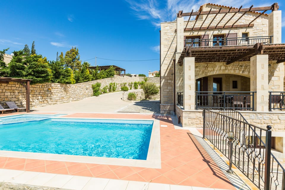 An aspect of the pool area!