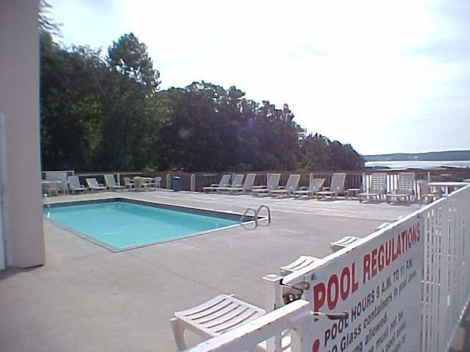WATER FRONT POOL