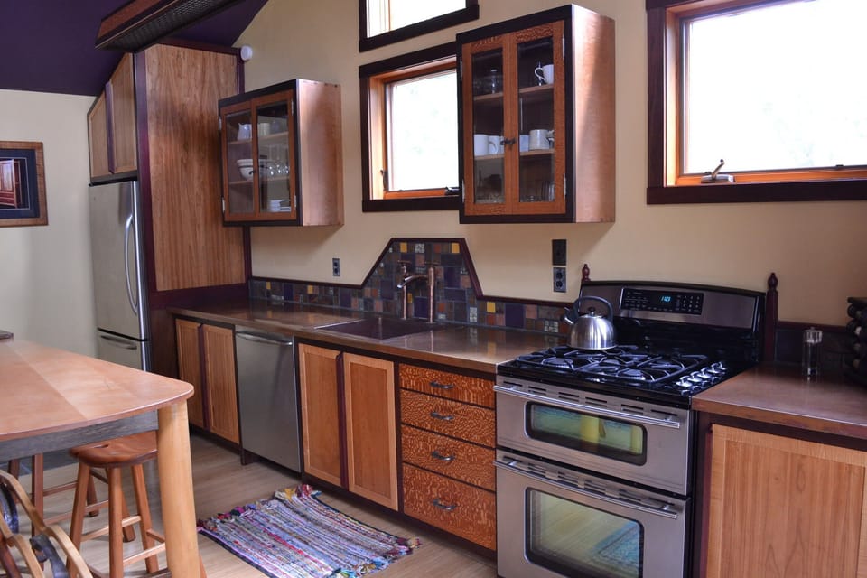 fully equipped kitchen for the gourmet cook including cookbooks