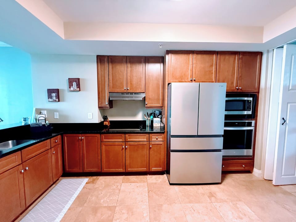 NEW Spacious Refrigerator-Inside Water Dispenser/Ice