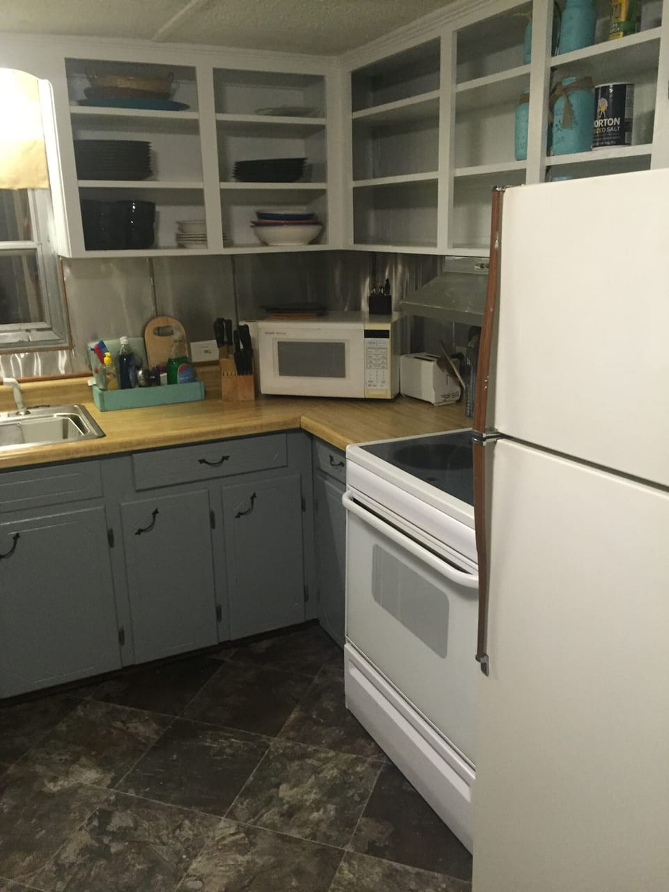 Spacious Kitchen w/ fridge, stove/oven, microwave, dbl sink, portable dishwasher