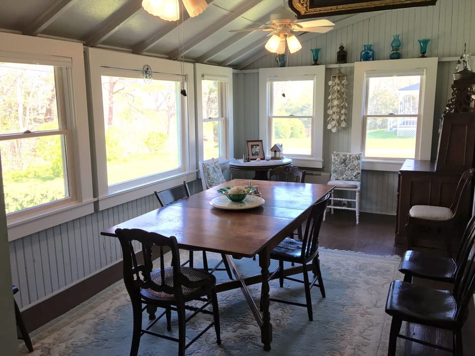 Dining Room Seats 8