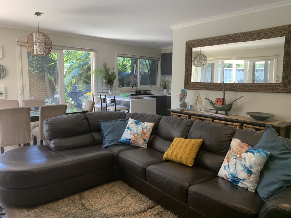 Lounge/Dining 