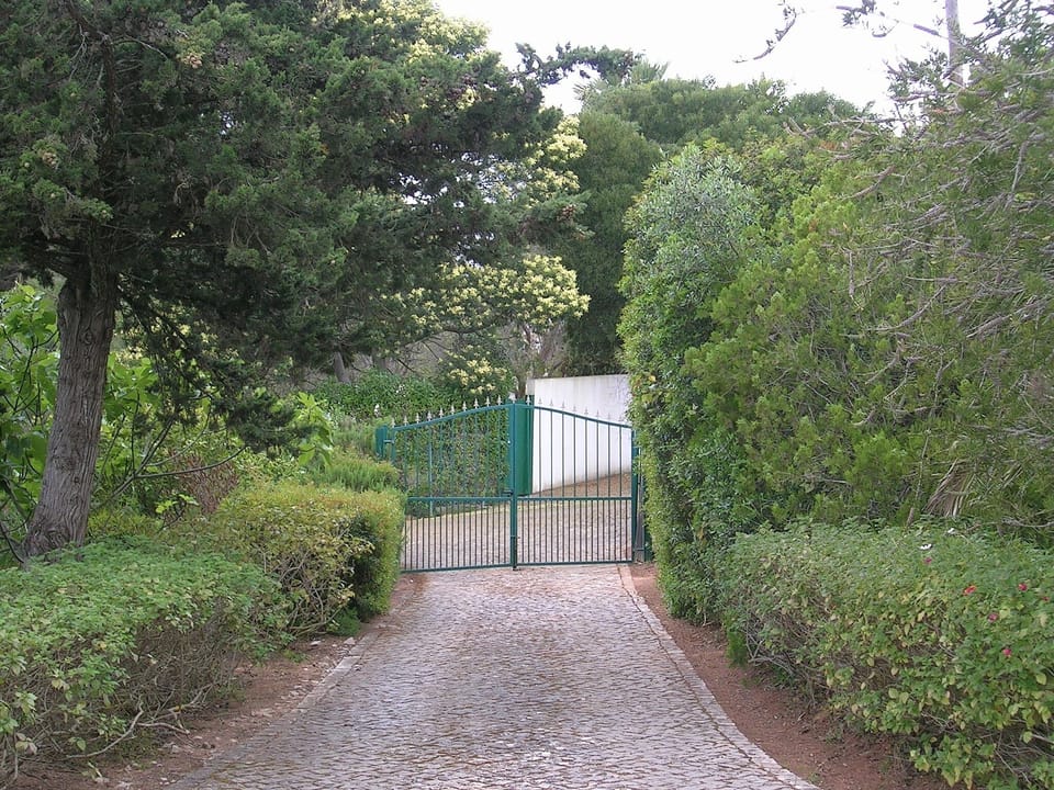 Entrance gate