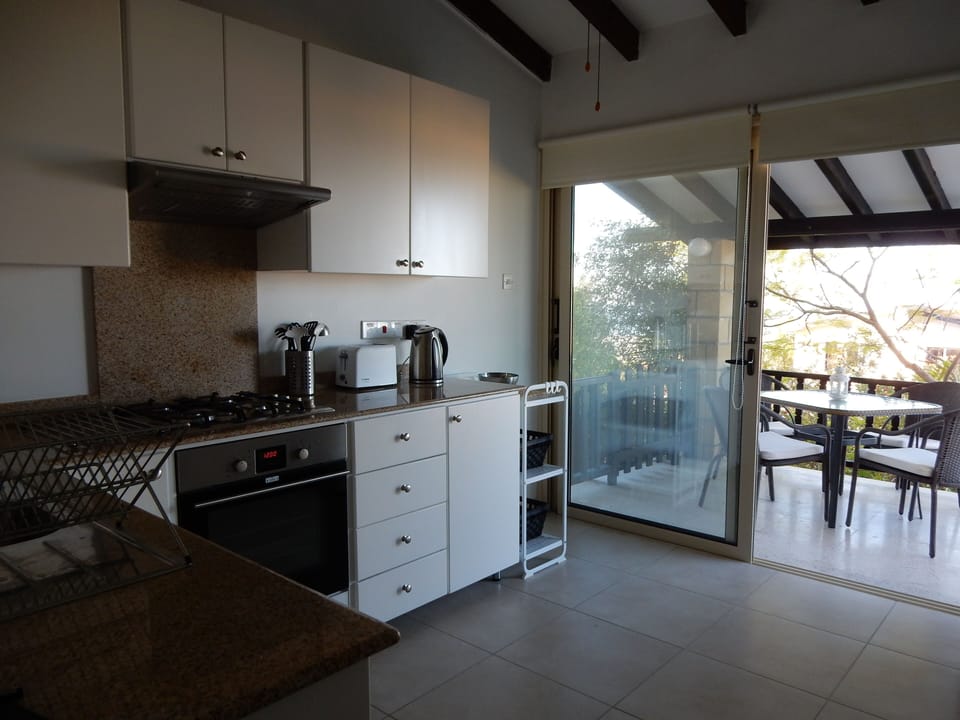 Kitchen with terrace and sea views