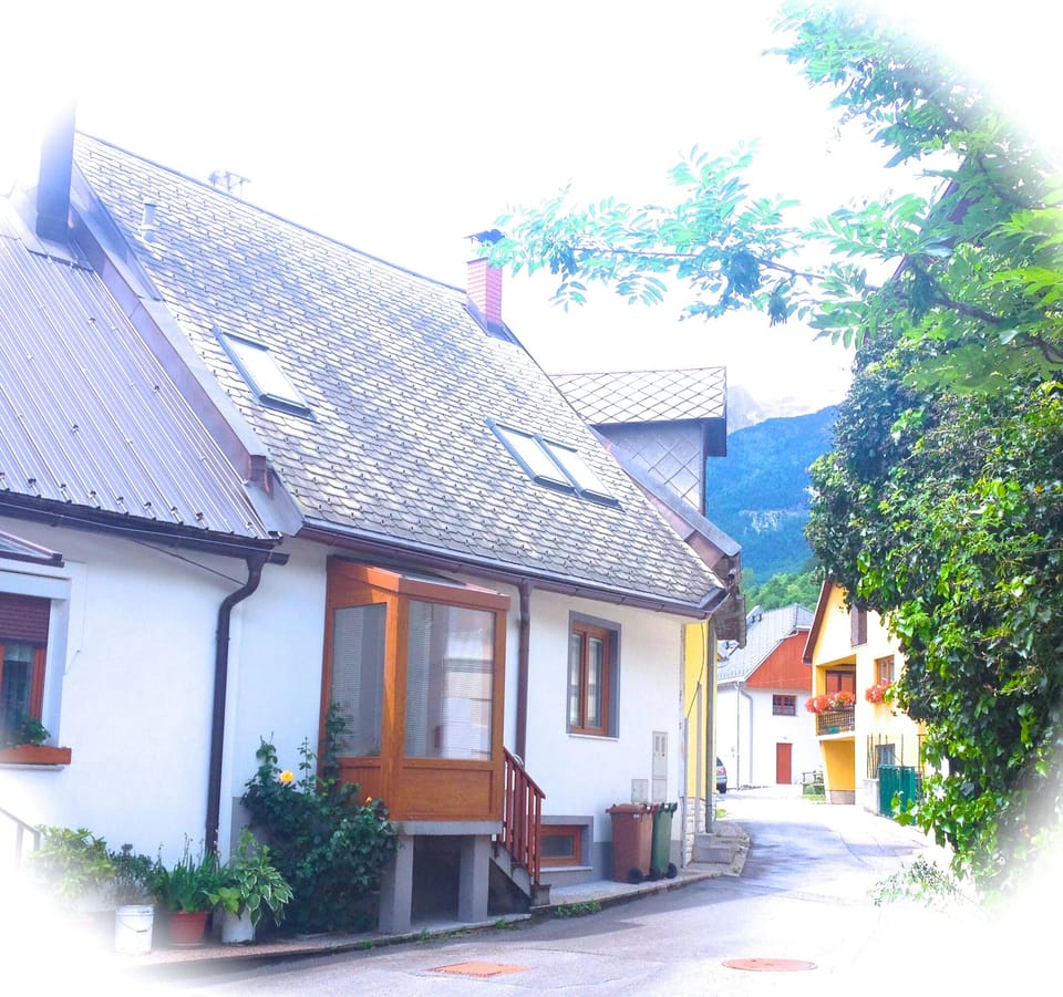 Floranneve from the Road ... there are 3 entrances to the house .. over 160 m2