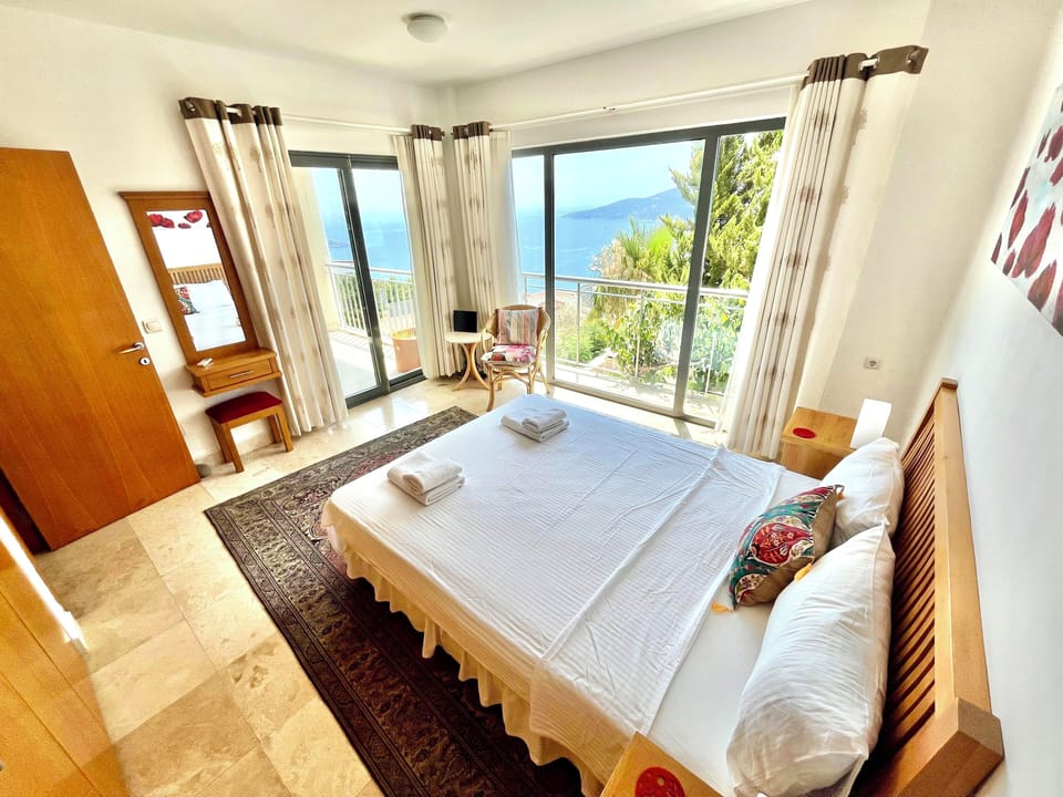 Double Bedroom stunning sea views 