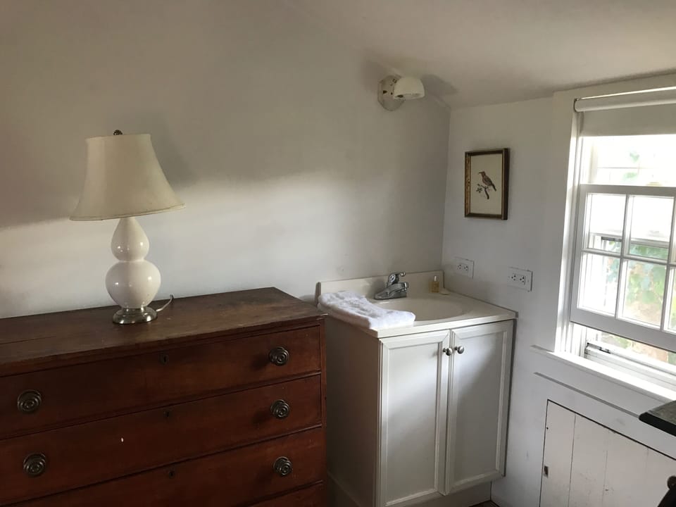 Middle 2nd floor bedroom side sink
