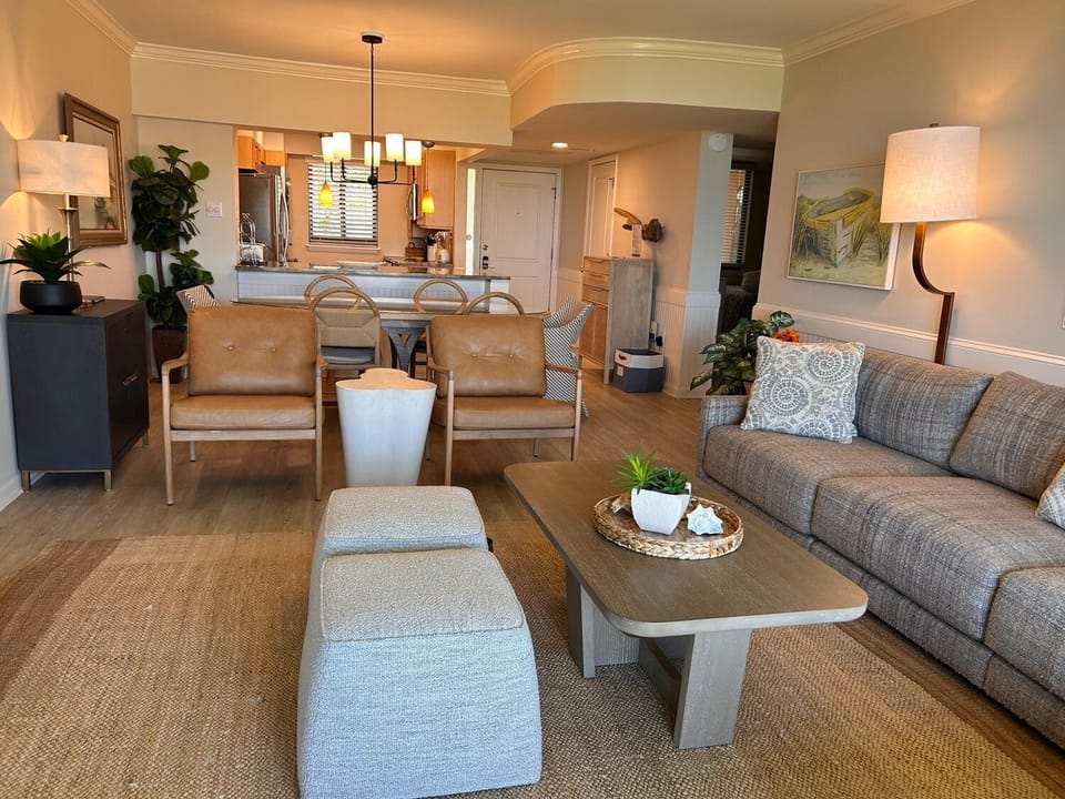 Living Room at 4401 Island Club