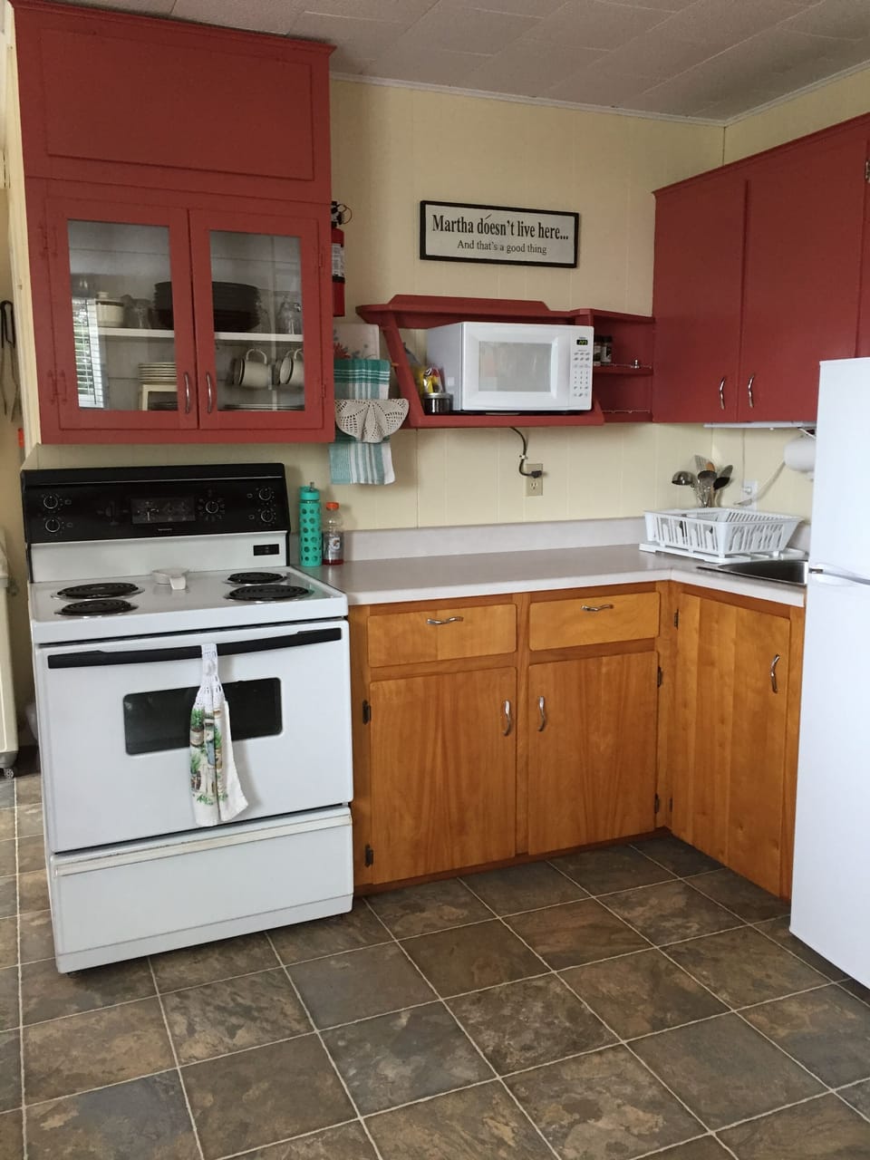 Kitchen - Full sized appliances and all the amenities.