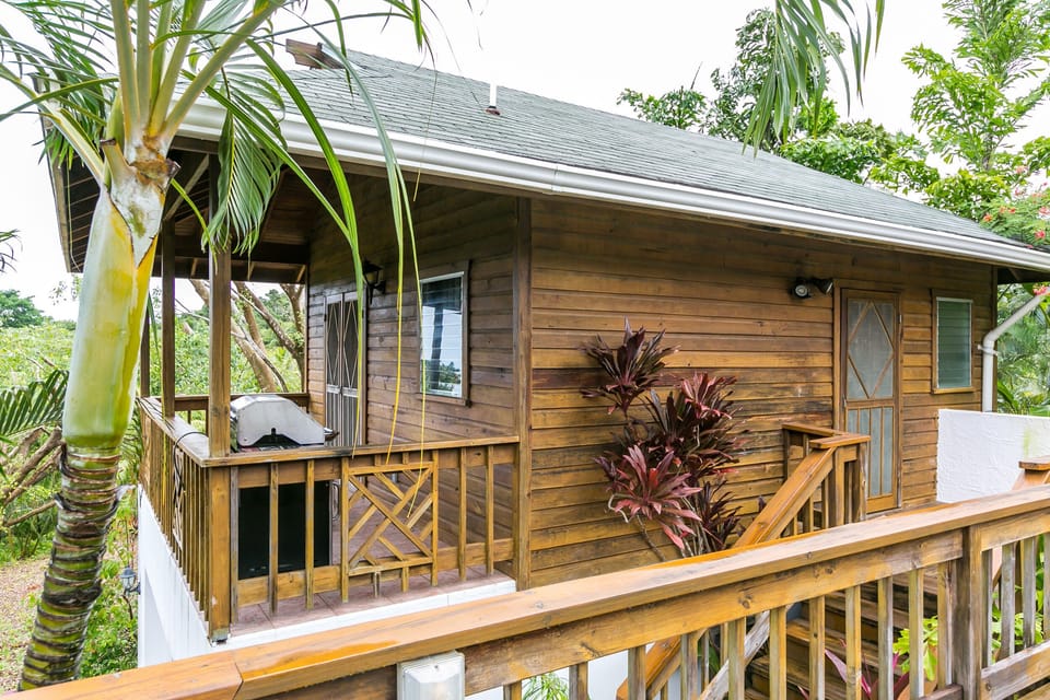Balcony with table for 2, BBQ, and great view of the water