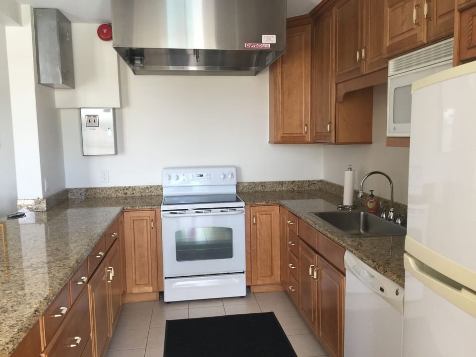 pool house kitchen