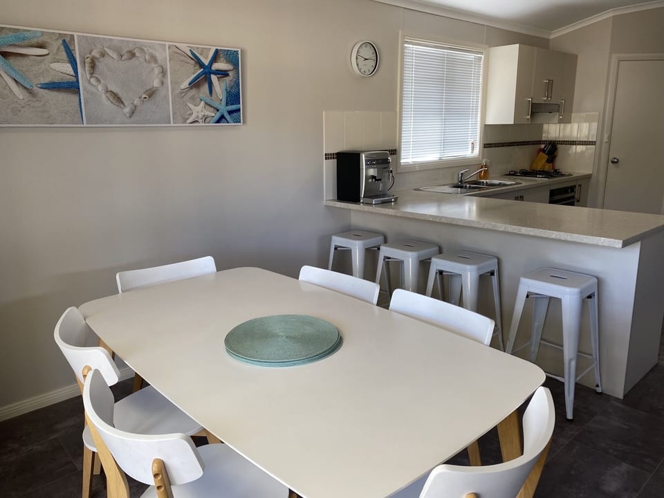 6 seat dining table