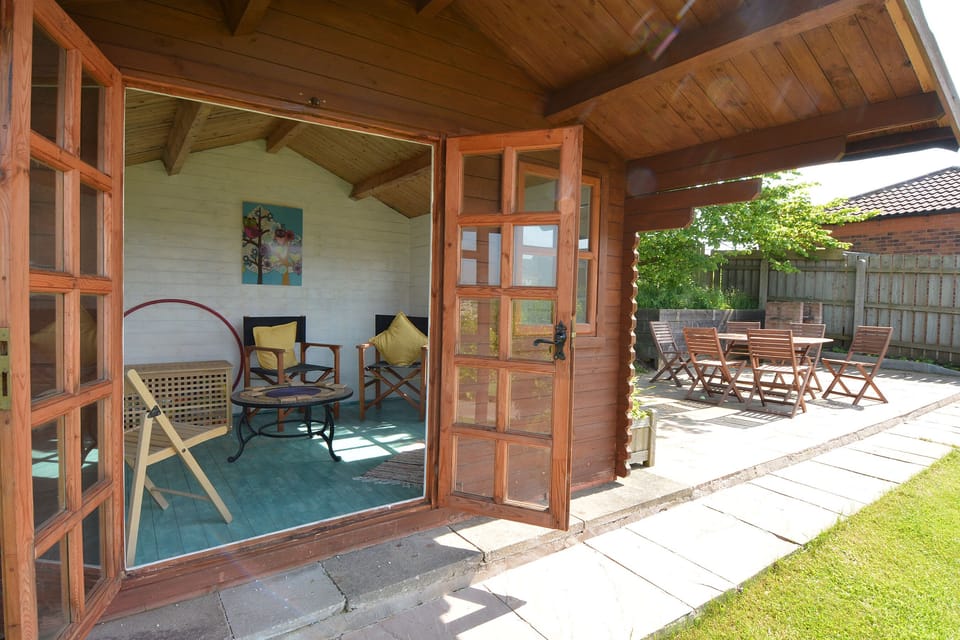Summer House and BBQ area