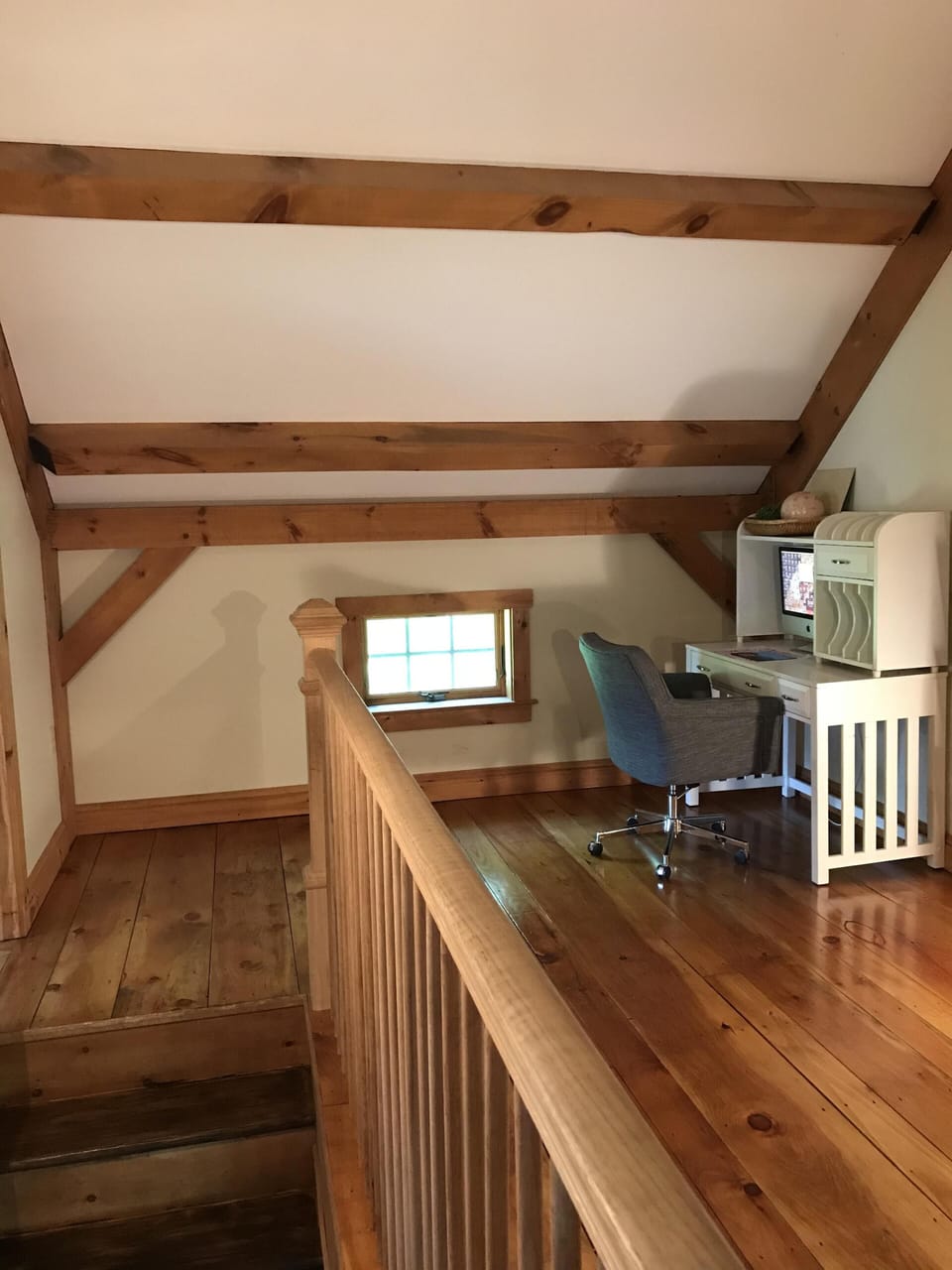 Extra Wide hallway with desk and day bed (single)