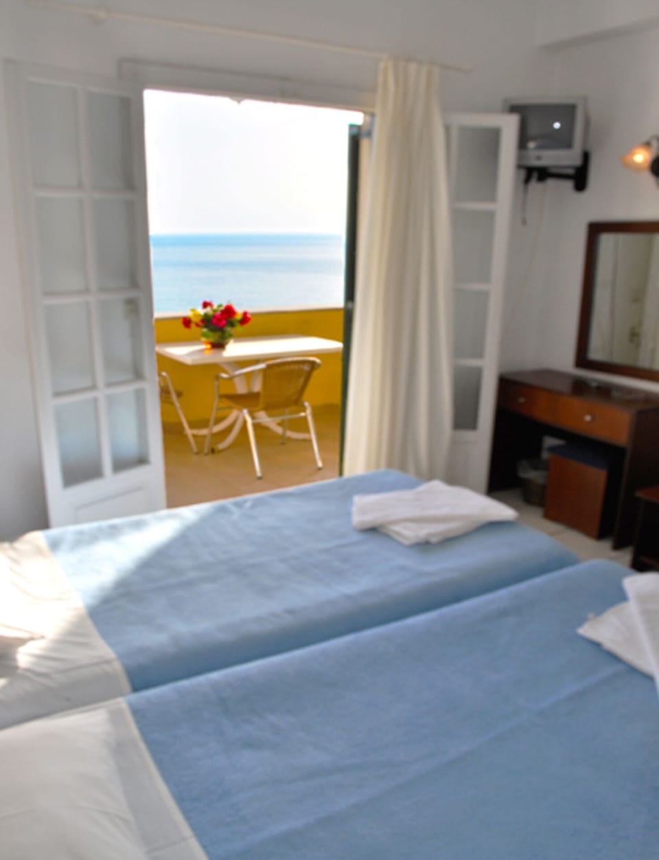 All bedrooms with terrace, sea view, satellite TV, air conditioning, Wi-Fi internet.