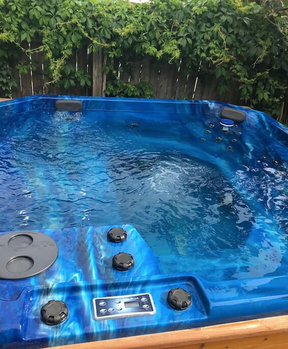 Add-on private jacuzzi/hot tub is available for an additional $300 per week.