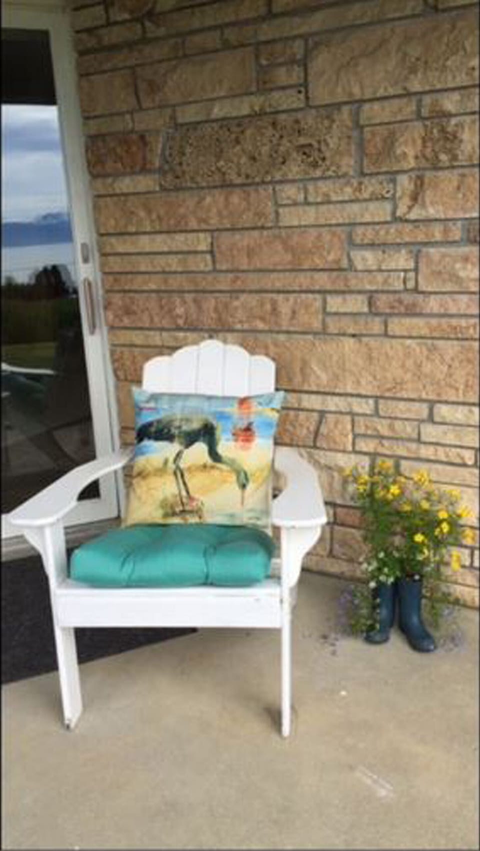 Patio with amazing views! (Extra deck chairs)