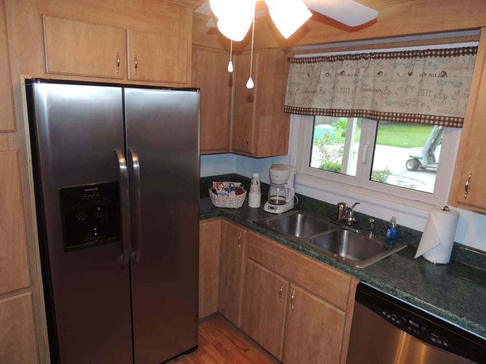 Kitchen with full amenities. If you need anything, please let us know. 