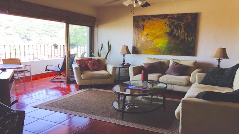 Spacious living room