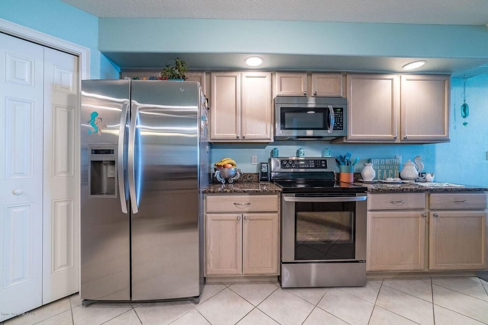 Kitchen (Pantry behind white bi-fold doors)