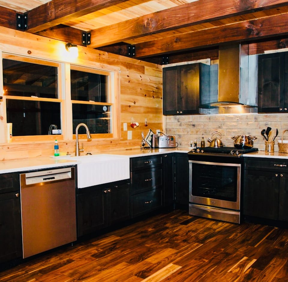 Luxury Kitchen; quartz countertops; farm sink