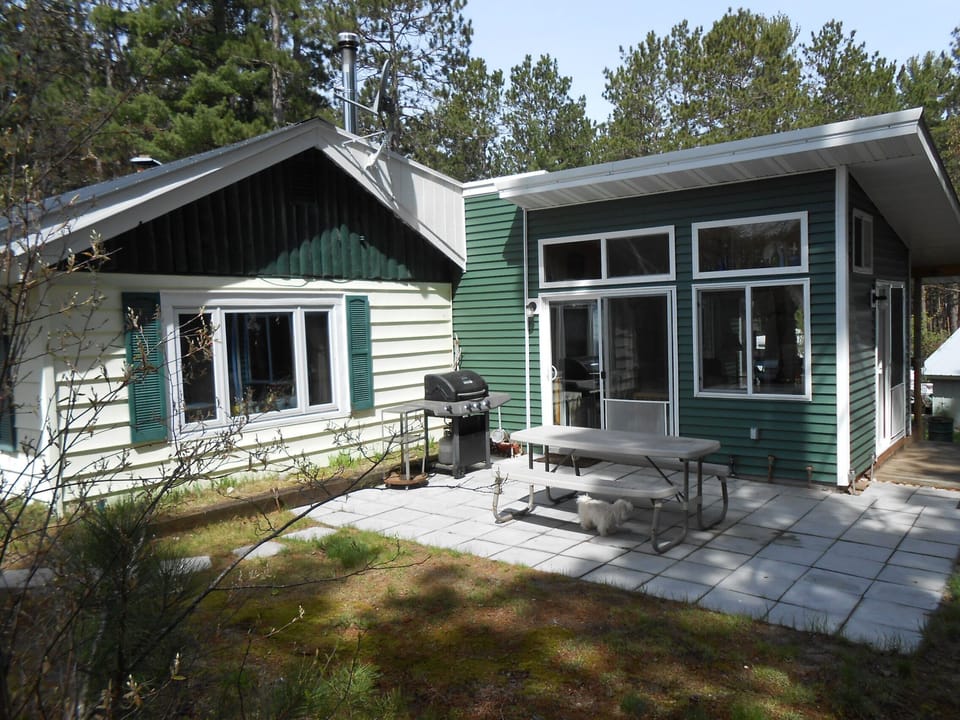 Wetstone Patio  and Sunroom with BBQ grill.
