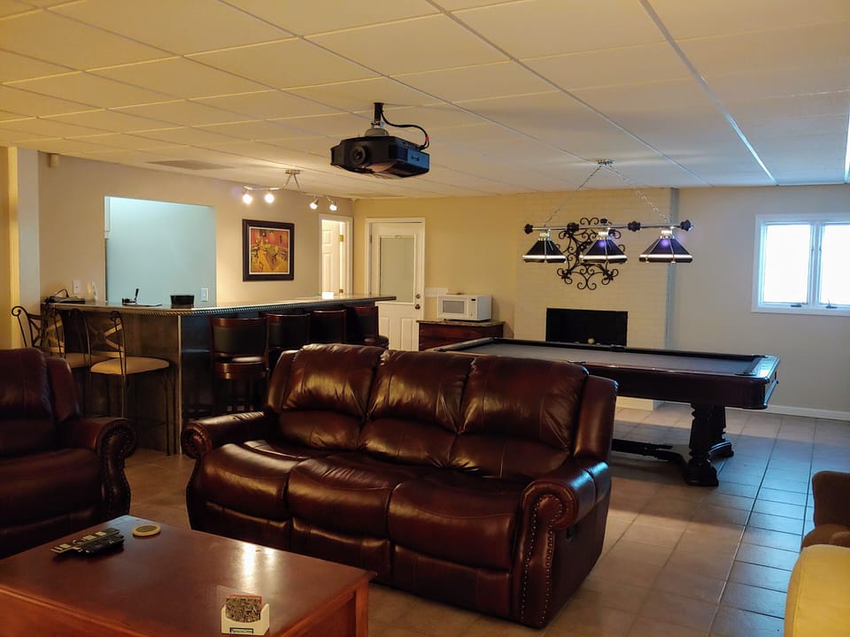 Reclining sofa and loveseat 