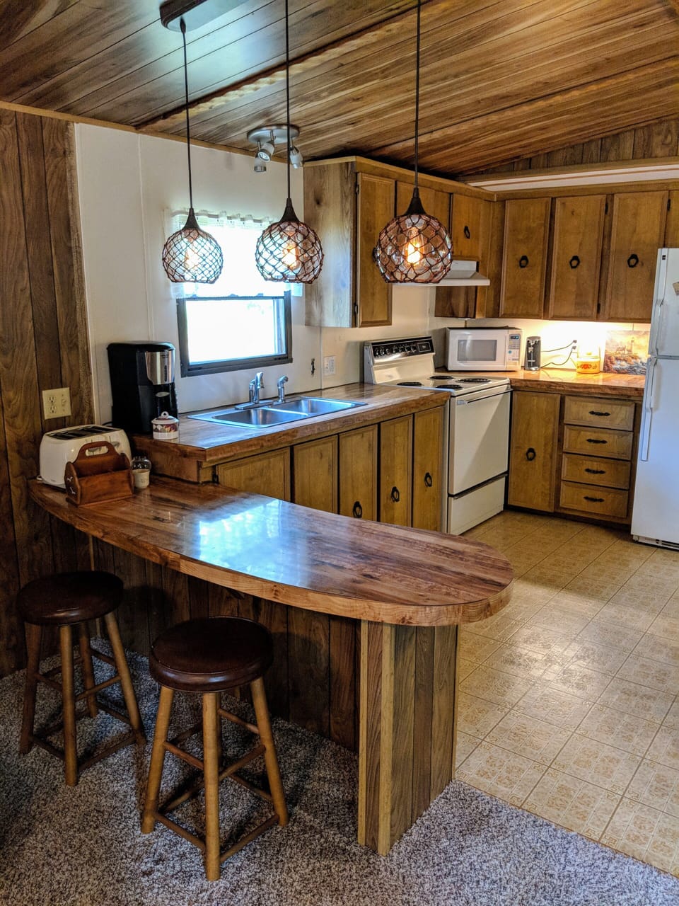 Kitchen with breakfast bar