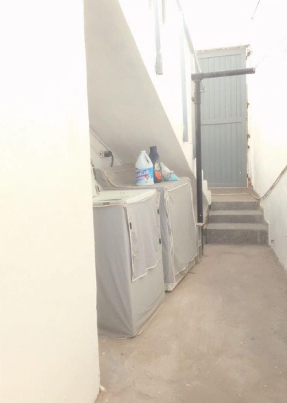 washer, dryer, clothesline on side patio