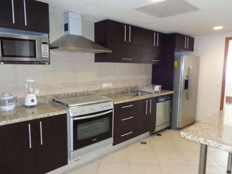 Fully equipped kitchen.