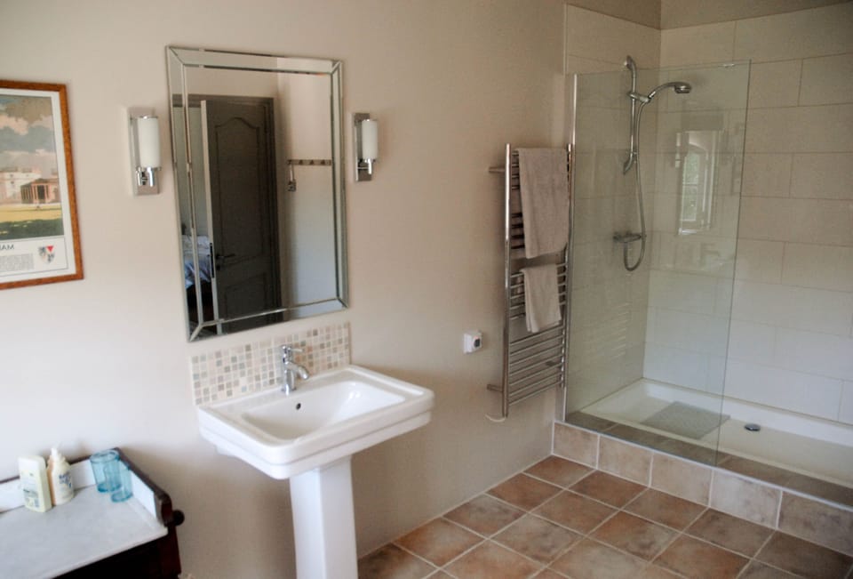 Bathroom 3 - En suite Room 3