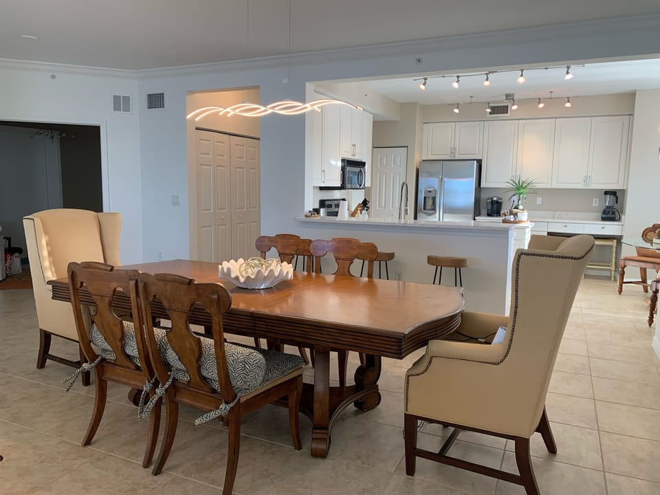 Dining Room - seats six. 