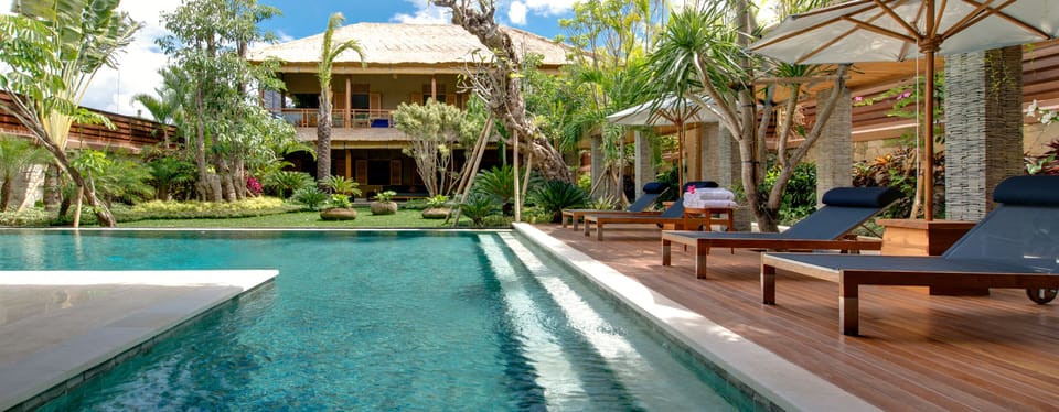 Spacious 9BR villa by the beach Seminyak